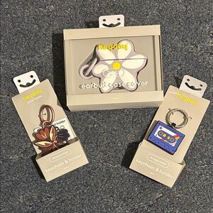 Heyday Flower Earbud gen 3 Case with AirTag Keychain Set